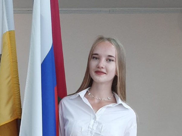 Погодаева Дарья – выпускница МАОУ СОШ № 10 получила 100 баллов на ЕГЭ по литературе.